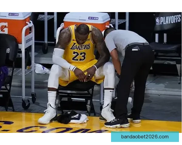 詹姆斯手指伤势稳定客场最后一战球队将全力备战